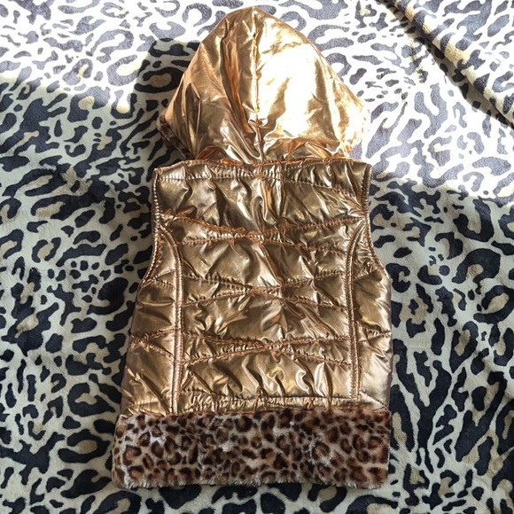 Vest with hood - Picture 4 of 5